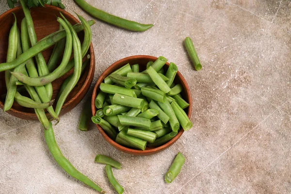 Rijpe Biologische Groene Bonen Houten Tafel — Stockfoto