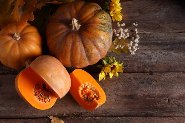 Rijpe Biologische Pompoen Houten Tafel — Stockfoto