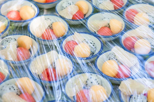 Canapé Decoración Alimentos Que Envuelven Con Envoltura Plástico Preparada Para — Foto de Stock