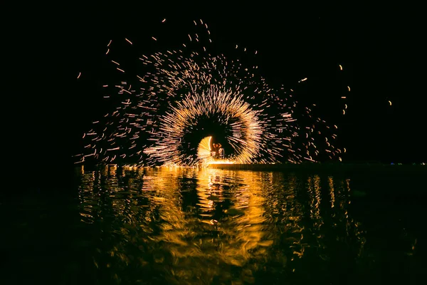 Yangın Göstermek Şaşırtıcı Düğün Gece — Stok fotoğraf