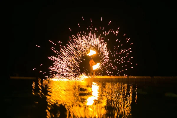 Yangın Göstermek Şaşırtıcı Düğün Gece — Stok fotoğraf