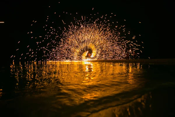 Yangın Göstermek Şaşırtıcı Düğün Gece — Stok fotoğraf