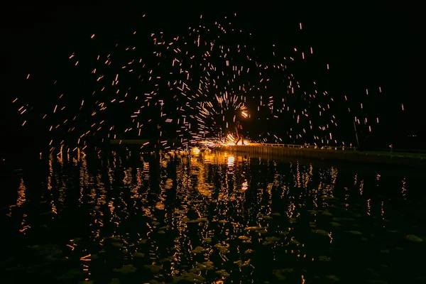 Yangın Göstermek Şaşırtıcı Düğün Gece — Stok fotoğraf