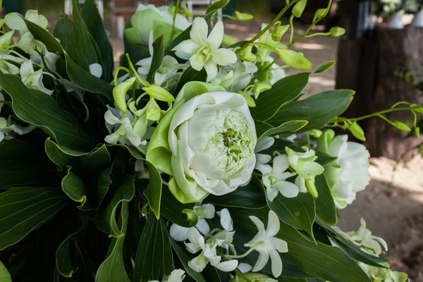 Bloemen Arrangement Een Bruiloft Het Strand — Stockfoto