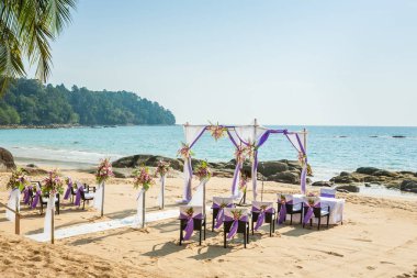 Tayland güneyinde sahilde düğün kemer.