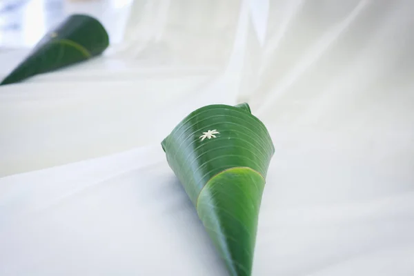 Lotusblüten Bananenblatt Für Das Brautpaar Bei Der Hochzeit — Stockfoto