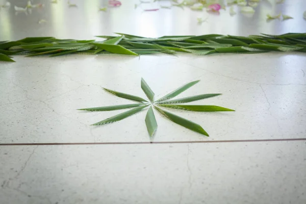 Bröllop Gång Med Blomblad Bröllop Thailand — Stockfoto