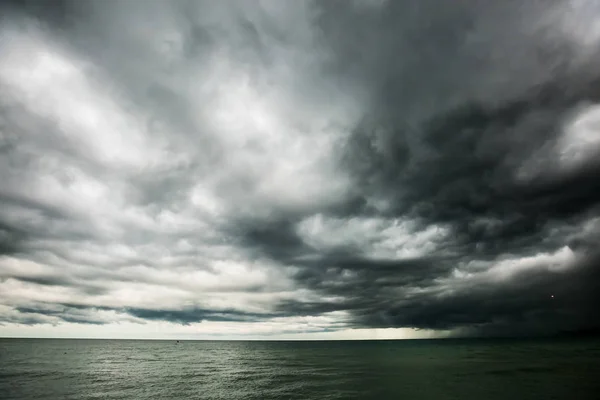 Καταιγίδες Βροχής Συμβαίνουν Στη Θάλασσα Koh Samui Ταϊλάνδη — Φωτογραφία Αρχείου