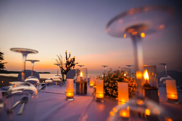 Romantyczny Zestaw Obiad Plaży Selactive Focus — Zdjęcie stockowe