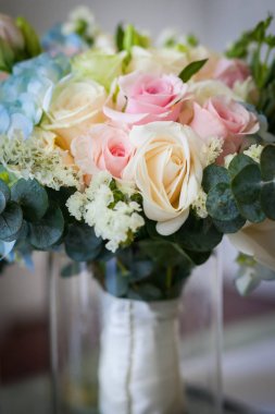 Düğün buketini kapat.