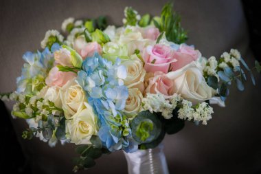 Düğün buketini kapat.