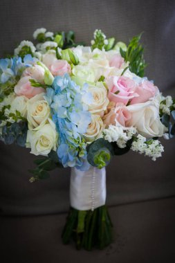 Düğün buketini kapat.