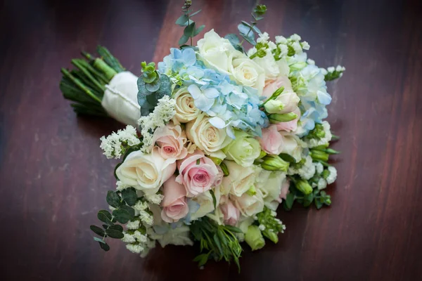 Ramo de boda de rosas —  Fotos de Stock