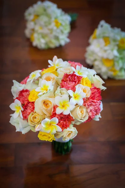 Hochzeitsstrauß aus Rosen — Stockfoto