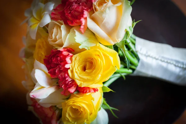 花嫁の花束。結婚式の装飾. — ストック写真