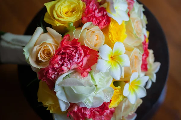 花嫁の花束。結婚式の装飾. — ストック写真