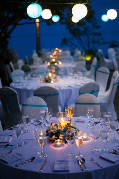 Dinner table on the beach at Thailand — Stock Photo, Image