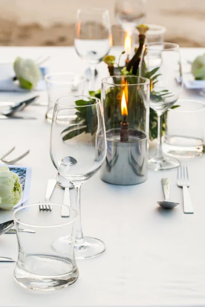 Diner tafel op het strand van Thailand — Stockfoto