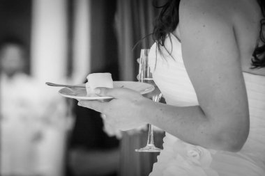 Düğüne katılan konuklar Düğün Pastası Yiyin