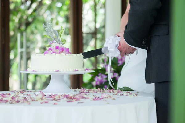 Μια φέτα μια γαμήλια τούρτα — Φωτογραφία Αρχείου