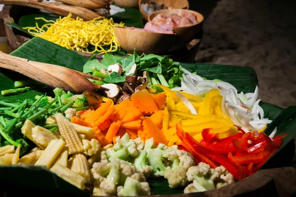 Essen wurde für das Hochzeitsessen zubereitet. — Stockfoto