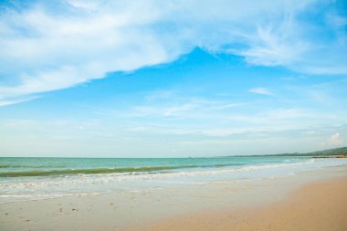 Güzel tropikal plaj ve deniz .