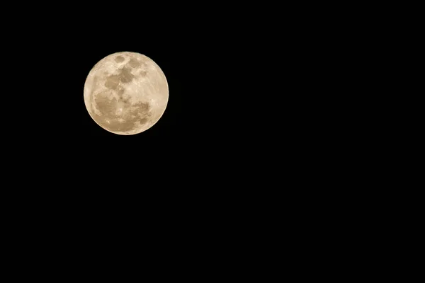 黑夜里的满月 — 图库照片