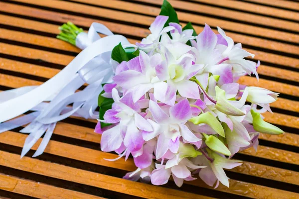 Schöne Blumen auf der Hochzeit. — Stockfoto