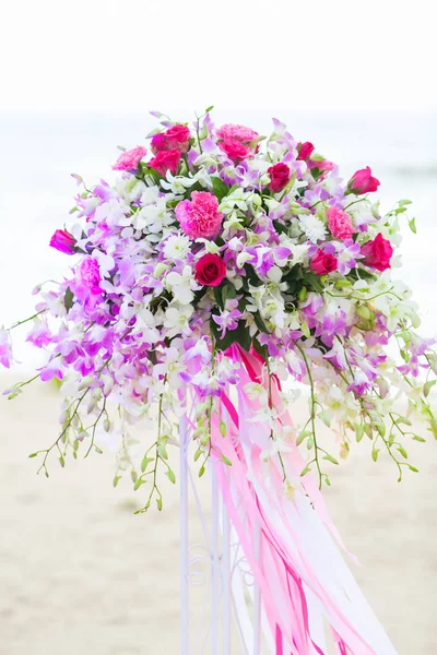 Bloemen Arrangement Een Bruiloft Het Strand — Stockfoto