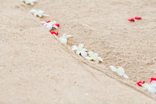 Disposizione Floreale Una Cerimonia Nuziale Spiaggia — Foto Stock