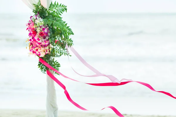 Kwiaciarnia Ceremonii Ślubnej Plaży — Zdjęcie stockowe