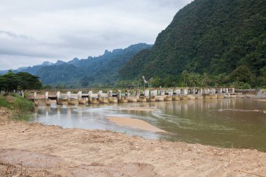 Su kaldırma kapısı, küçük baraj, sulama barajı..