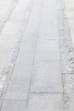 Tayland 'daki tropikal bahçede çimentodan yapılmış yol..