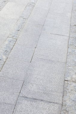 Tayland 'daki tropikal bahçede çimentodan yapılmış yol..