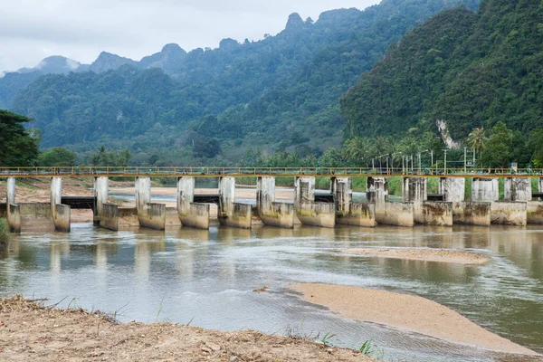 Porta Elevação Água Pequena Barragem Barragem Irrigação Tailândia — Fotografia de Stock