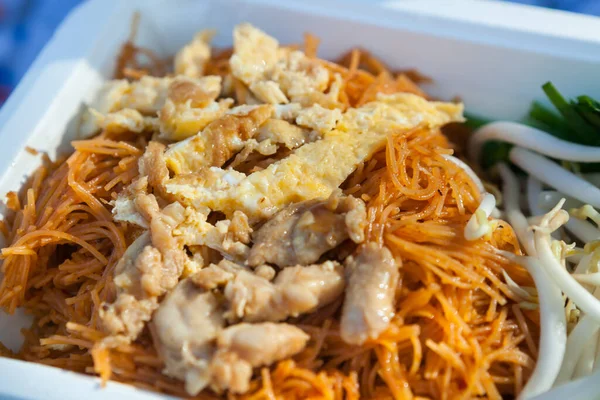 Pad Thai Ανακατέψτε Τηγανητό Ρύζι Noodles Αυγό Λαχανικά Και Κοτόπουλο — Φωτογραφία Αρχείου