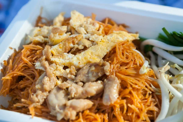 Pad Thai Ανακατέψτε Τηγανητό Ρύζι Noodles Αυγό Λαχανικά Και Κοτόπουλο — Φωτογραφία Αρχείου