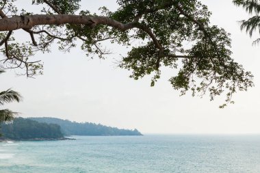 Denize balkondan bak, yaz tatili konsepti..