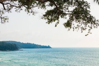 Denize balkondan bak, yaz tatili konsepti..