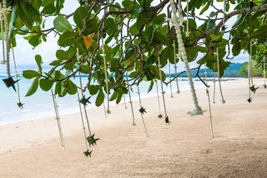 Düğün töreninde çiçek aranjmanı.