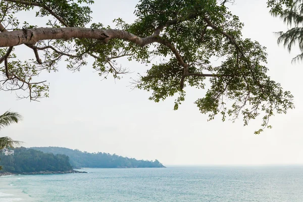 バルコニーから海への眺め 夏休みのコンセプト — ストック写真
