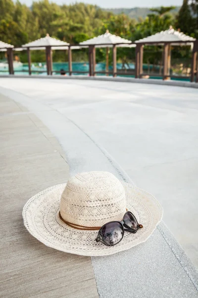 Óculos Sol Chapéu Para Férias Praia Conceito Férias Verão — Fotografia de Stock