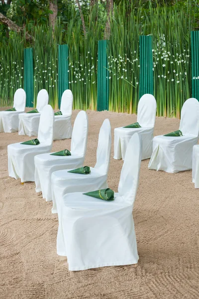 Bloemenarrangement Bij Een Huwelijksceremonie Voorzitterschap — Stockfoto