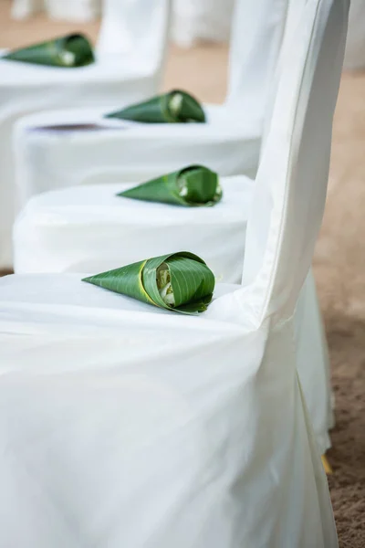 Arranjo Floral Uma Cerimônia Casamento Configuração Cadeira — Fotografia de Stock