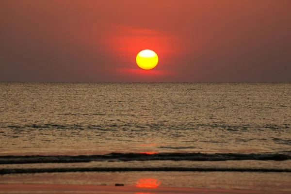 Gran Sol Pone Sobre Mar Disco Rojo Del Sol Toca — Foto de Stock