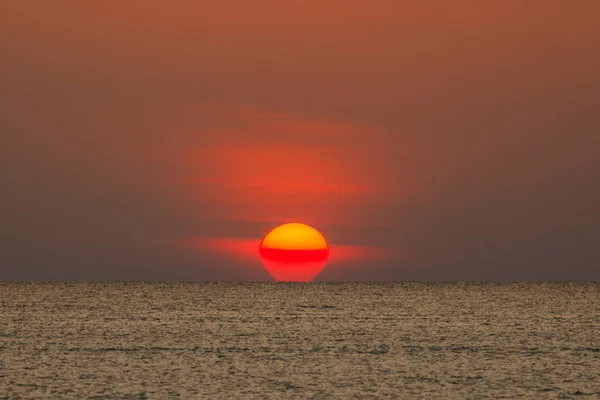 Gran Sol Pone Sobre Mar Disco Rojo Del Sol Toca — Foto de Stock