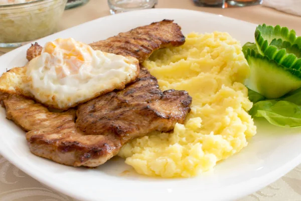 Carne Res Patatas Con Verduras Vista Cerca — Foto de Stock