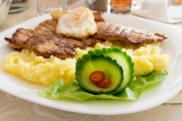 Carne Res Patatas Con Verduras Vista Cerca — Foto de Stock