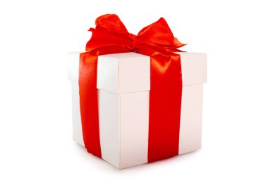 Kırmızı kurdele ve yay beyaz arka plan üzerinde beyaz Giftbox