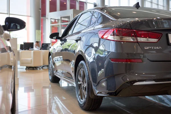 Russia, Izhevsk - July 4, 2019: Showroom KIA. Modern car business class Optima. Side and back view. — Stock Photo, Image